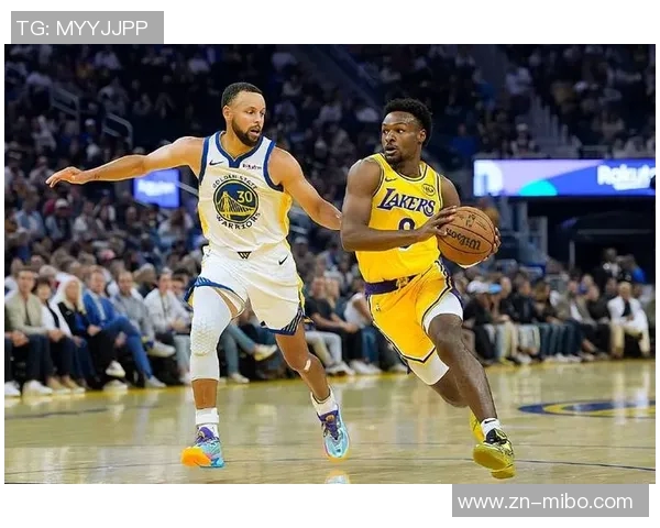 库里弧顶接球失去重心却依然精准命中布朗尼面前三分球 库里弧顶接球失去重心却依然精准命中布朗尼面前三分球