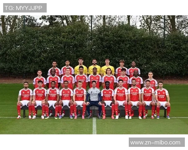 拜仁慕尼黑25-26赛季全家福展现新援风采与德超杯沙拉盘荣耀