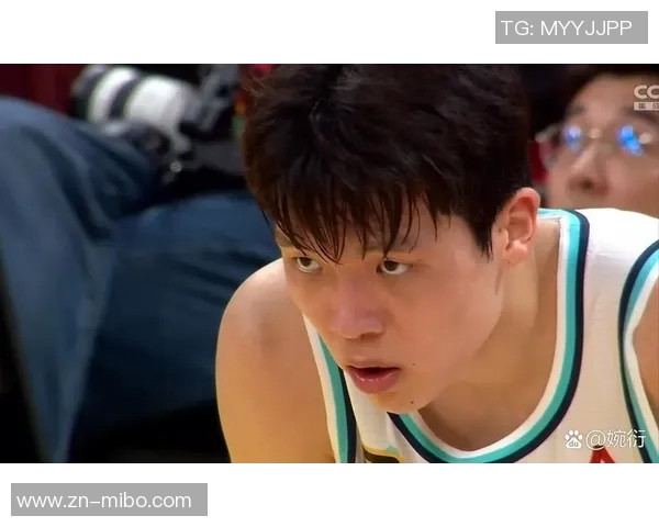 杨瀚森防守表现不佳面对挡拆和波斯特三分显得犹豫不决