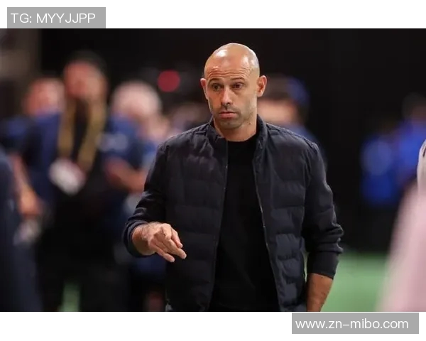 季后赛即将开启贝克汉姆现身迈阿密训练场与马斯切拉诺热烈交流