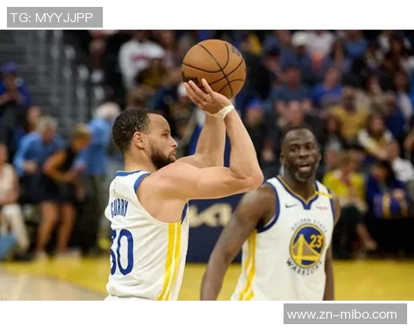 科尔强调关键时刻进攻策略应聚焦库里与巴特勒并创造空间